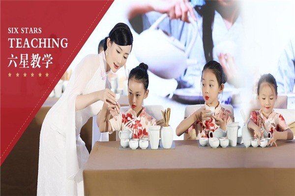 米娜凯威礼仪艺术教育